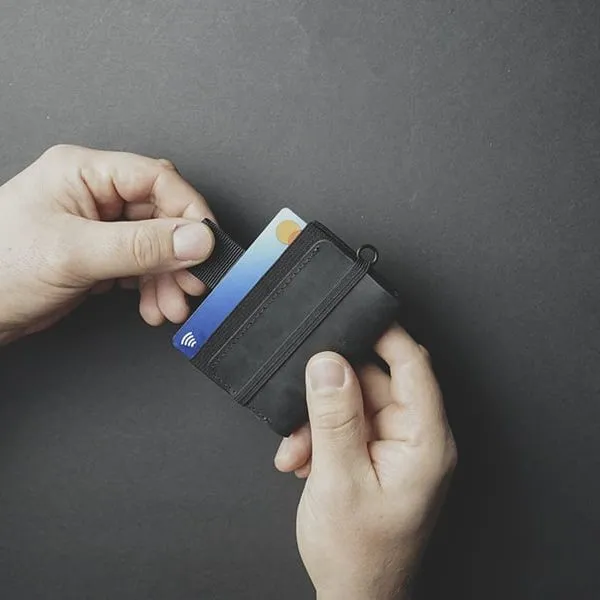 FOCX R2 Accountant - The cash-carrying minimal wallet