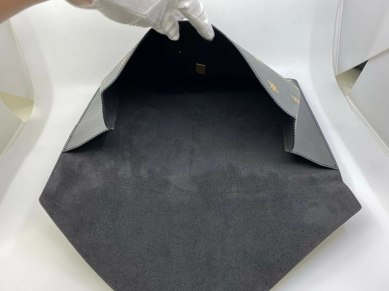 Gucci Grained Calfskin Bee Star Portfolio