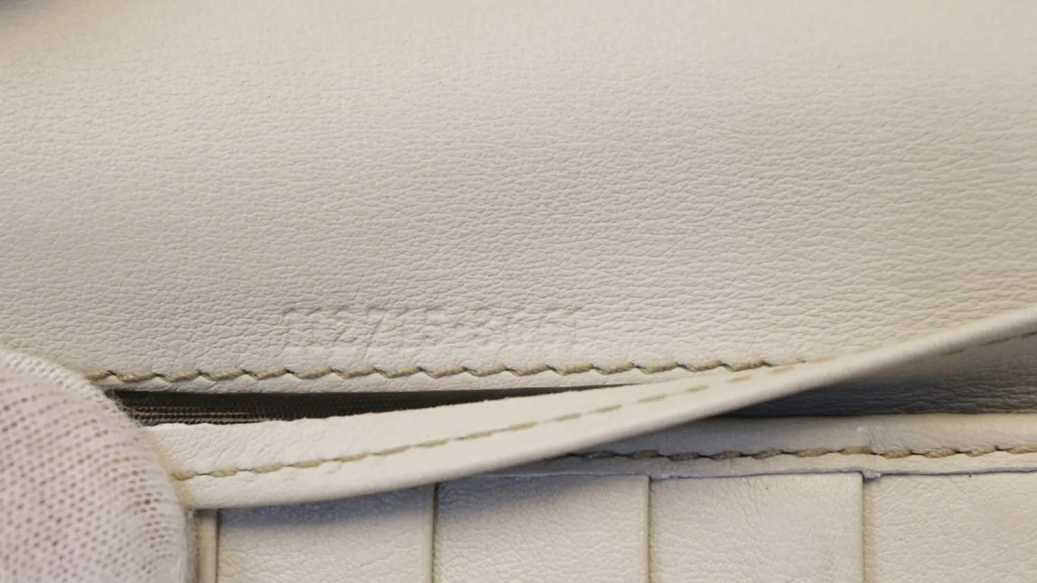 Gucci Sukey GG Guccissima Leather Off White Wallet