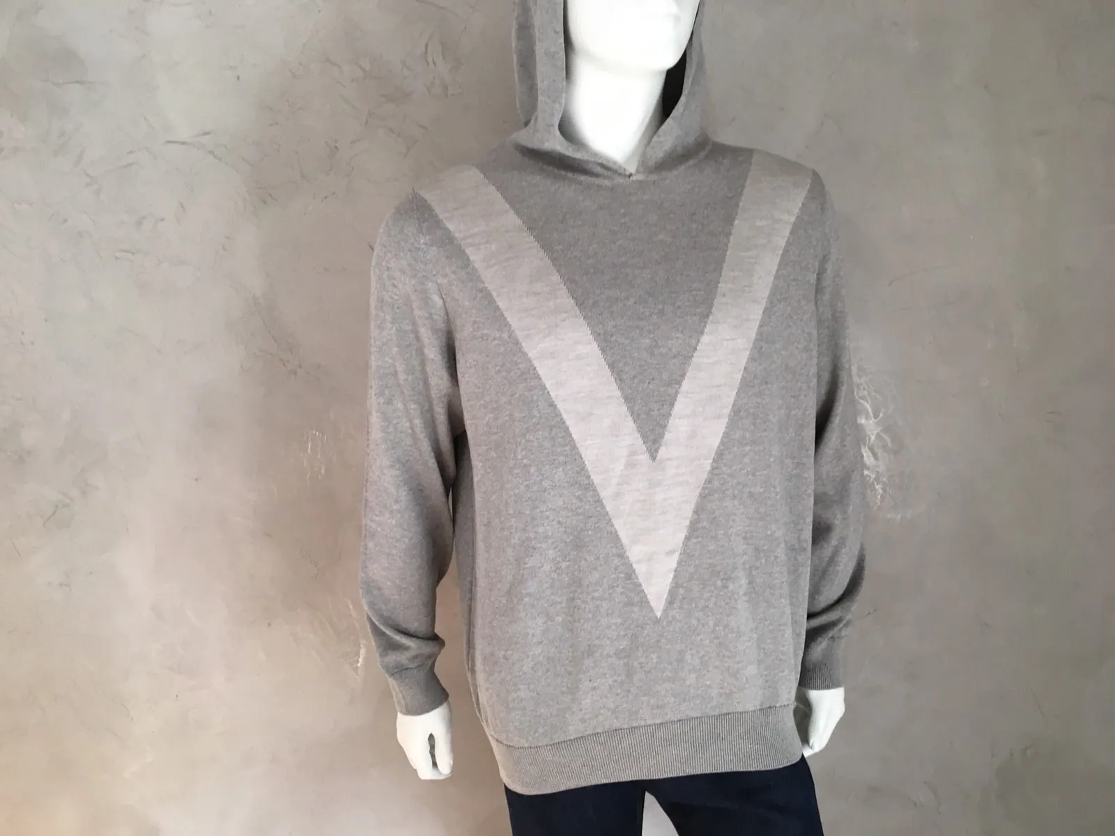 Hooded Pull With Silk V