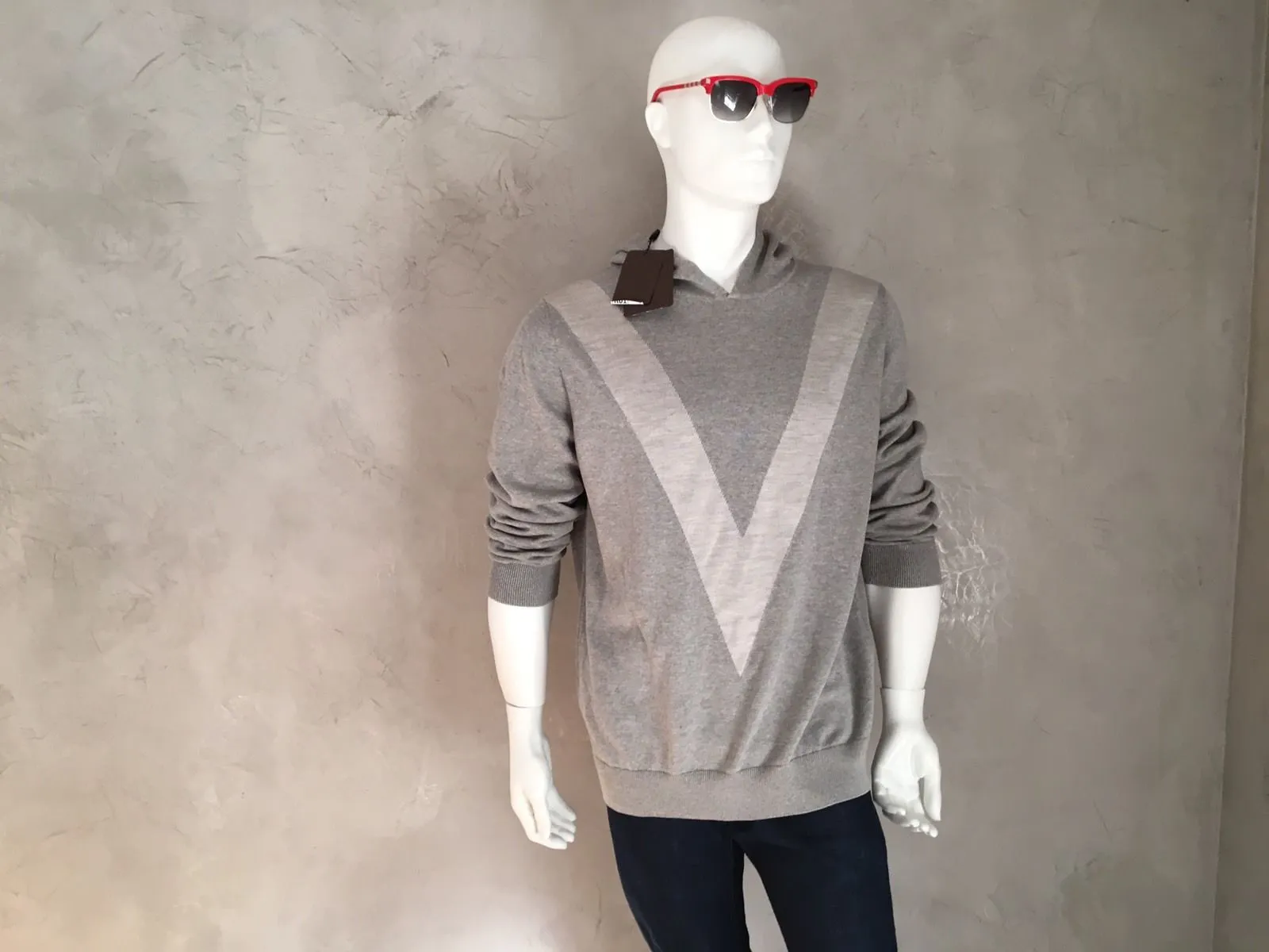 Hooded Pull With Silk V