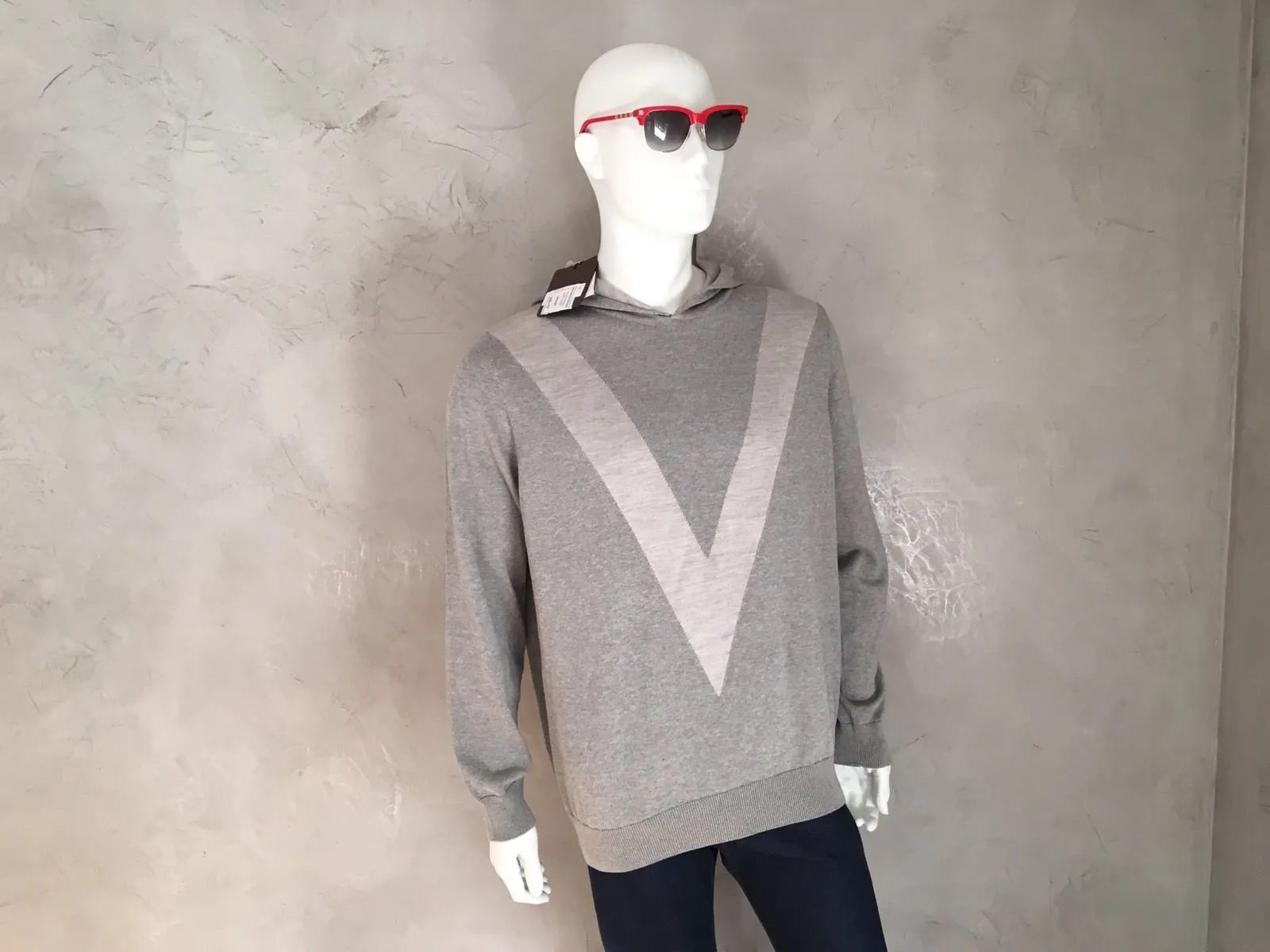 Hooded Pull With Silk V
