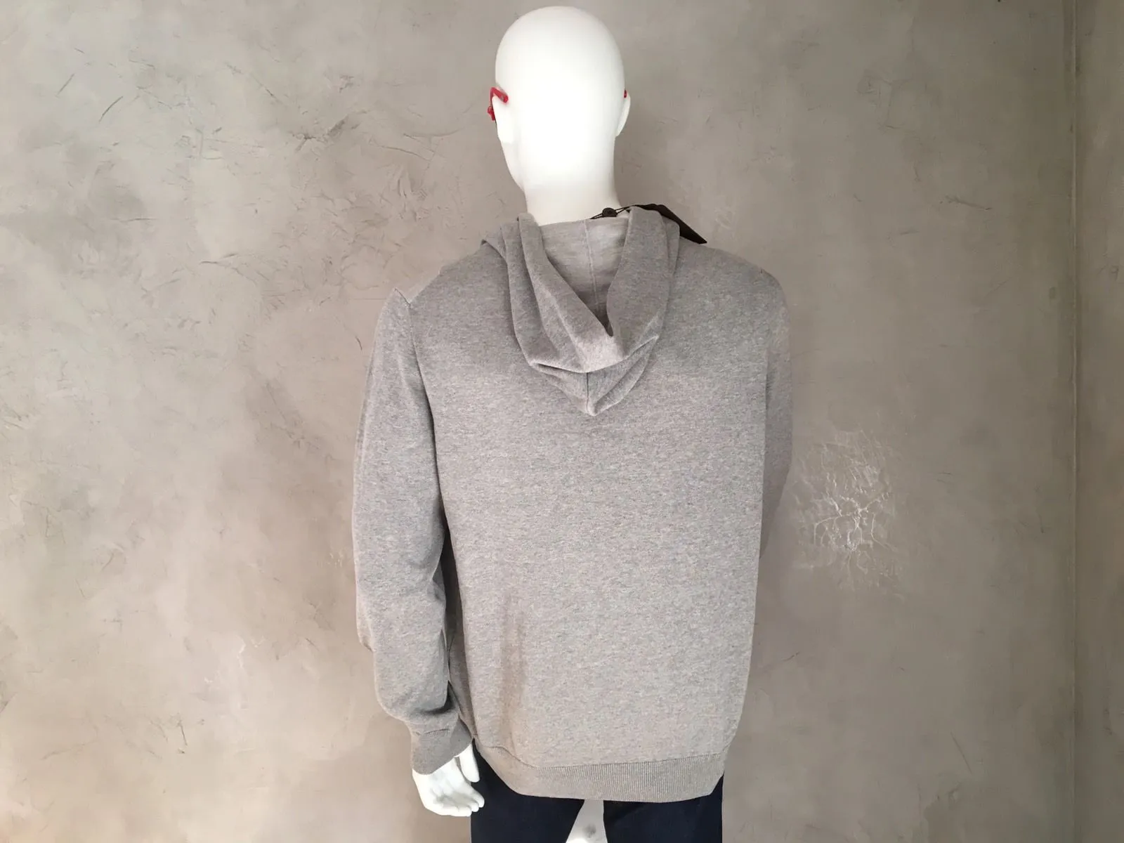 Hooded Pull With Silk V