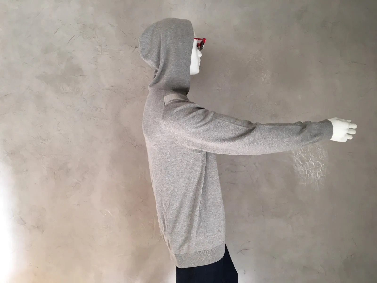 Hooded Pull With Silk V