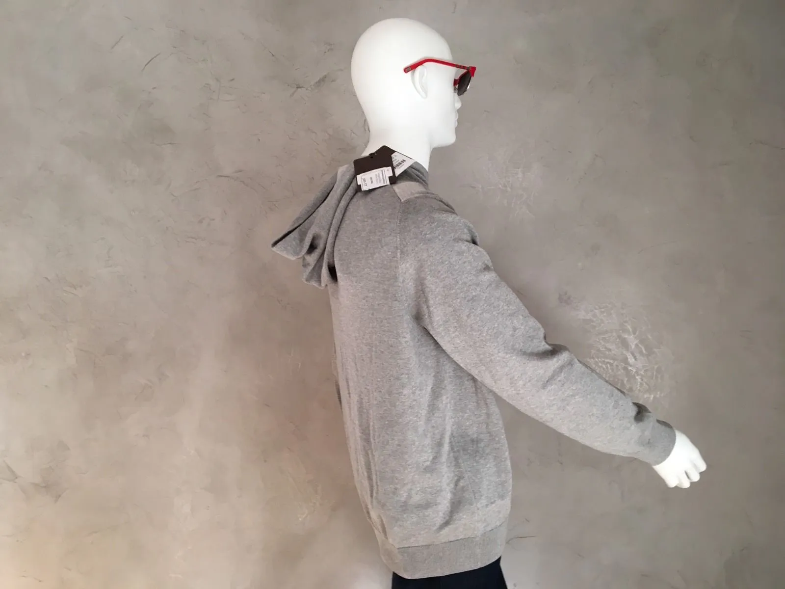 Hooded Pull With Silk V