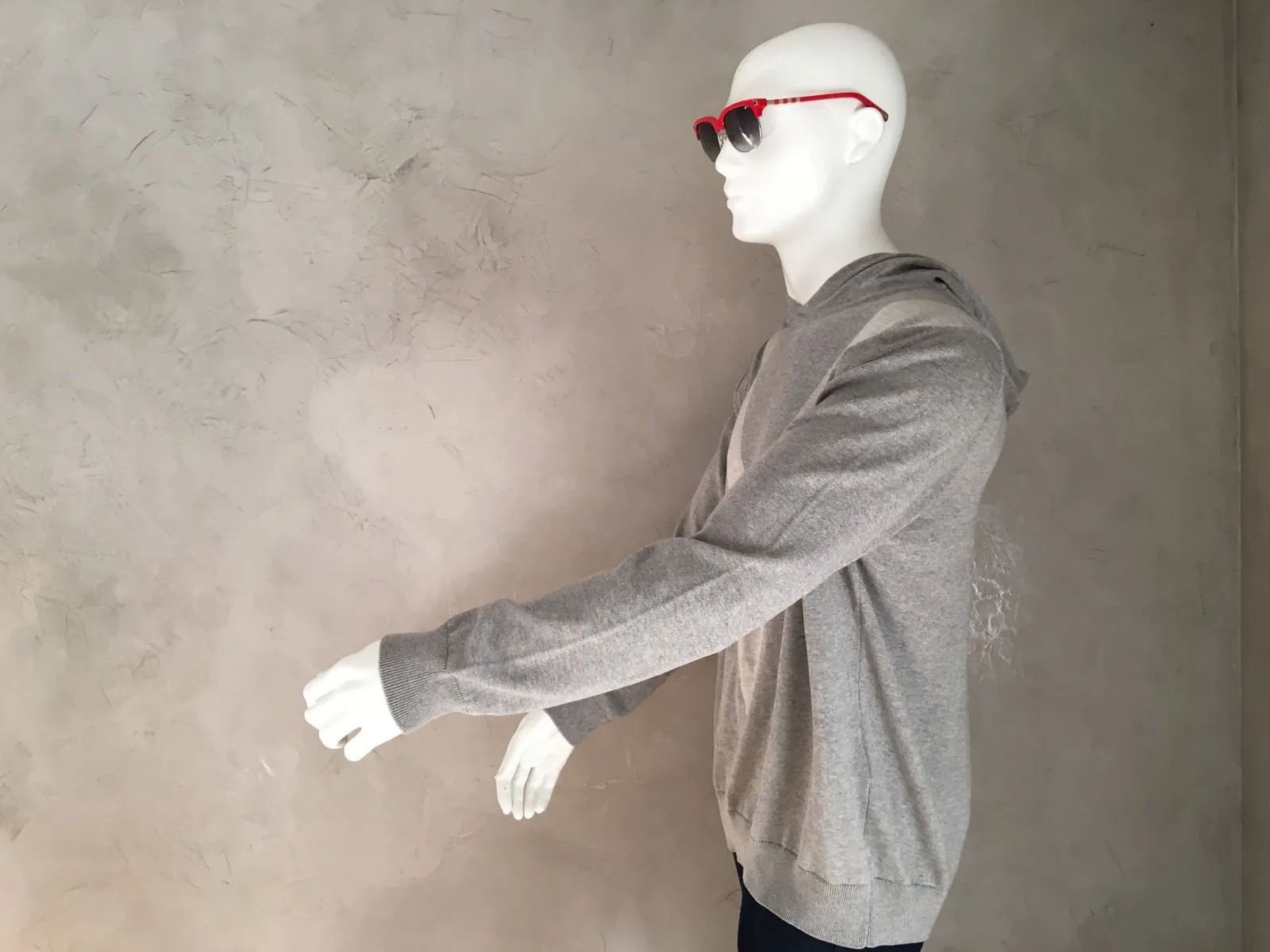 Hooded Pull With Silk V