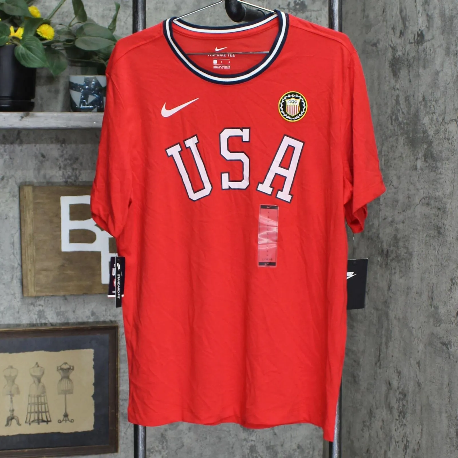Nike Men's Sportswear Graphic T-Shirt